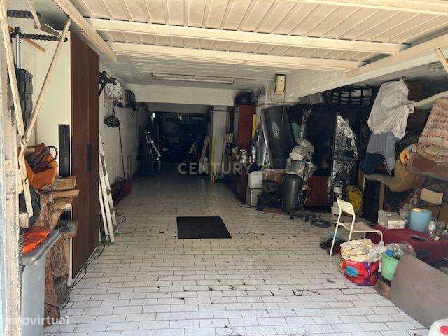 Garagem/Armazém para Venda  90m² com WC e Extração de Fumos - Grande imagem: 4/12