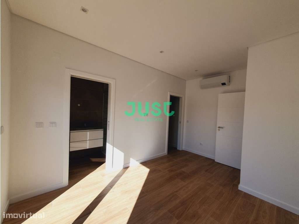 Moradia isolada, térrea, T3 com garagem e lavandaria em Fernão Ferr...-9