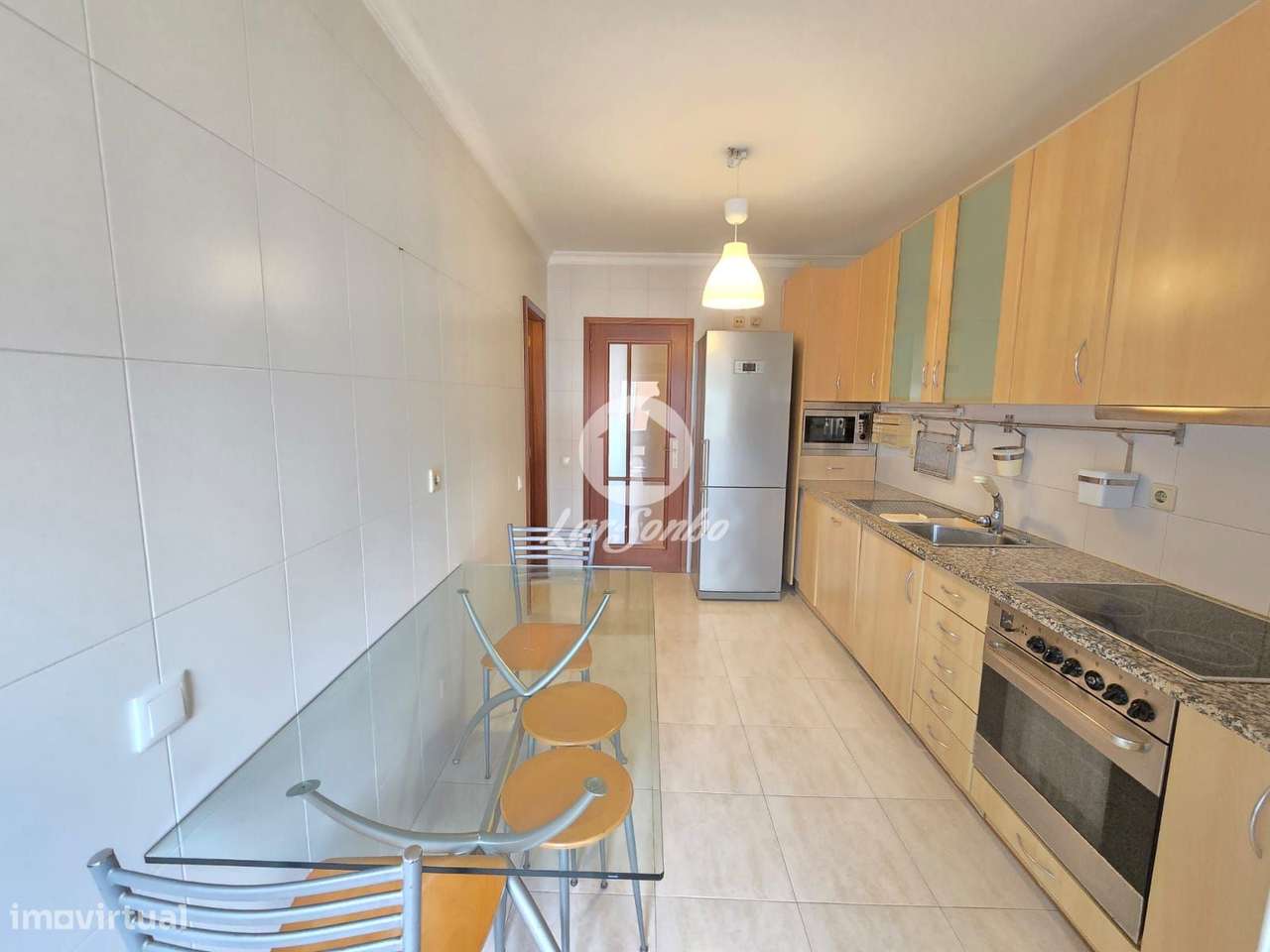 Apartamento T2 com garagem fachada a 300m da praia - Grande imagem: 4/24