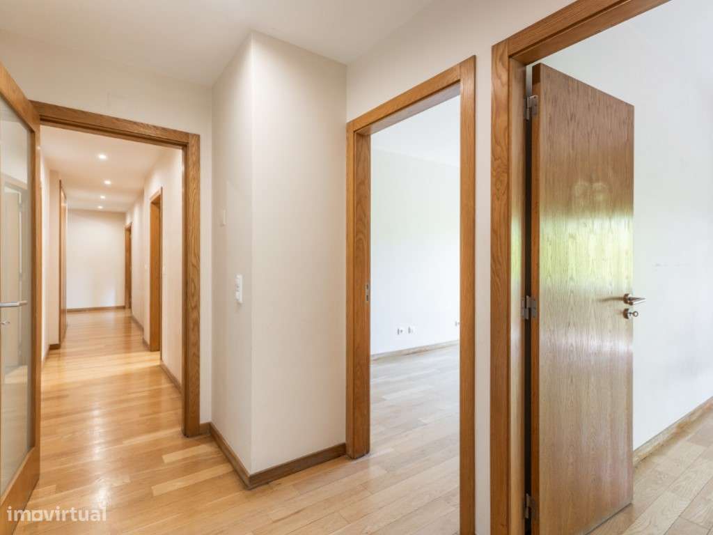 T3 com garagem e varanda com 23m2 - Colinas do Cruzeiro, Odivelas-8