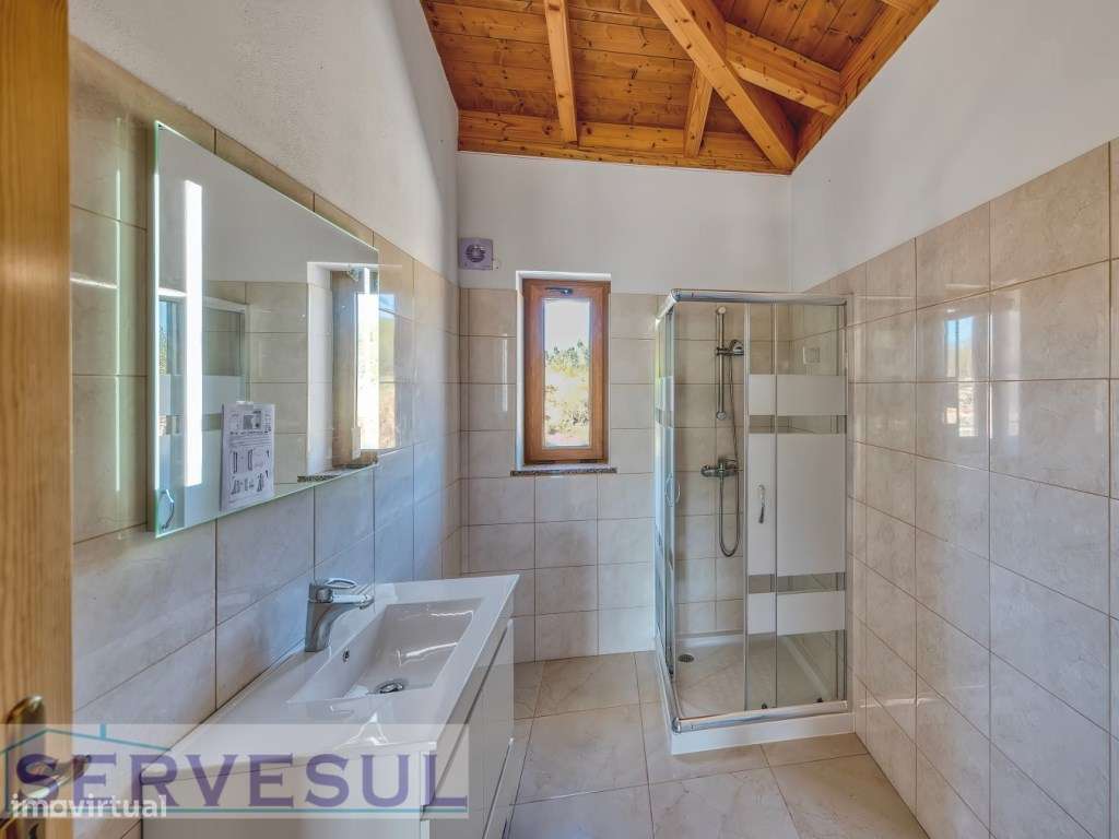 Espaçosa Moradia de 3 quartos, inserida em terreno com 17 hectares,...-12