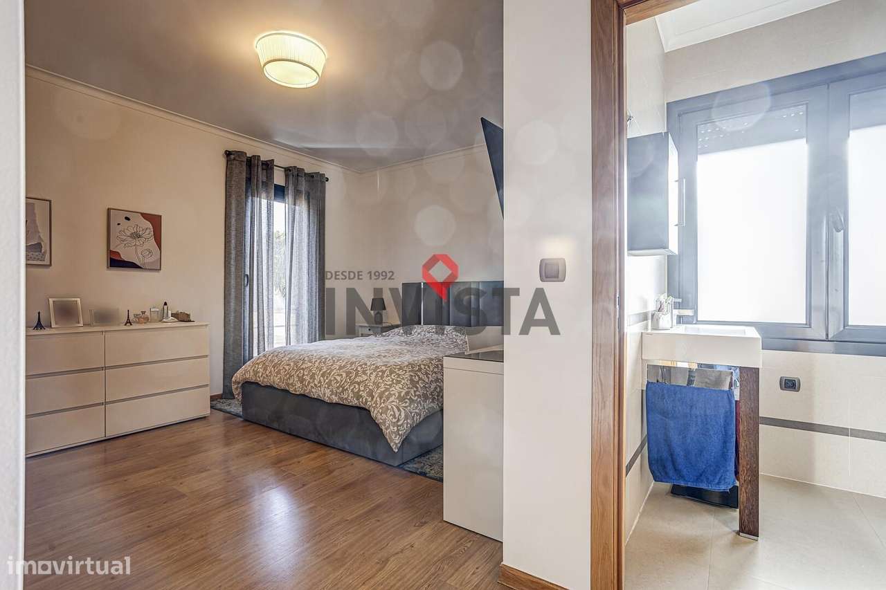 Moradia no Centro de Alverca com piscina-27