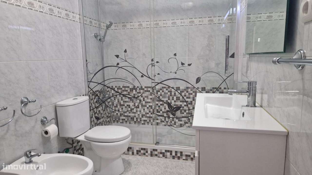 T3 - Avenida Jaime Cortesão - 2 Varandas e Parqueamento-21