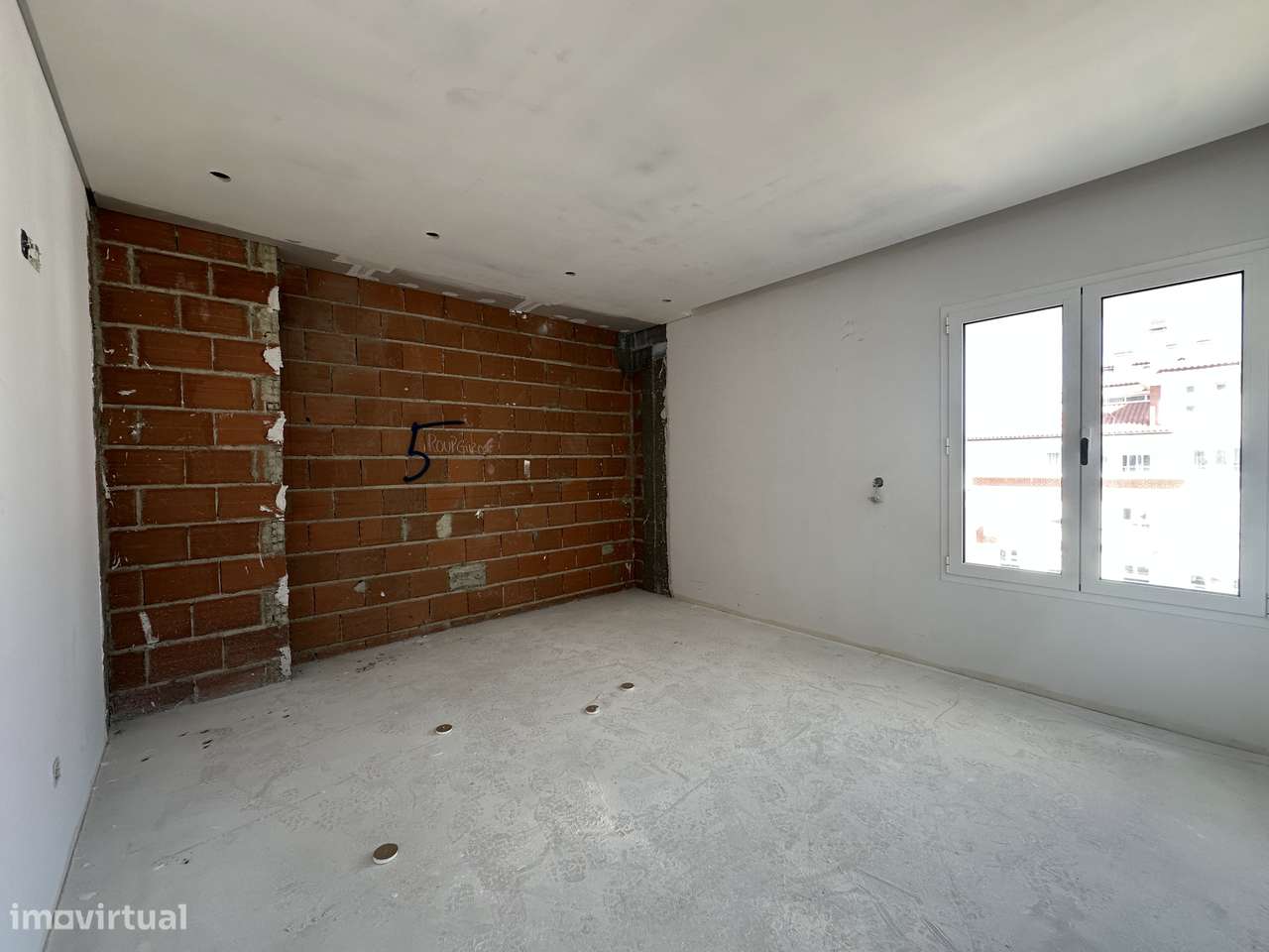 T4 em construção junto à Rodoviária. Vende o Construtor.-13