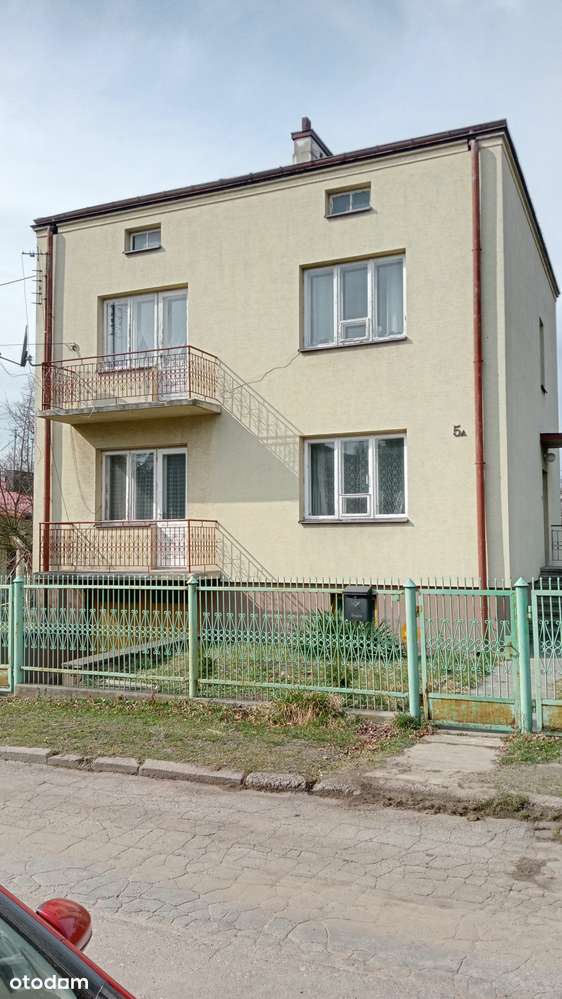 Dom wolnostojący z piwnicą i garażem