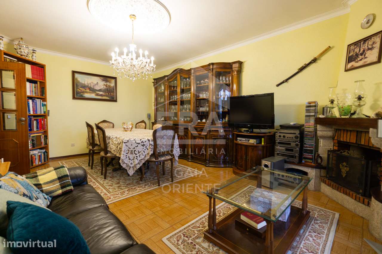 Apartamento T2 com Terraços e Vista Douro-18