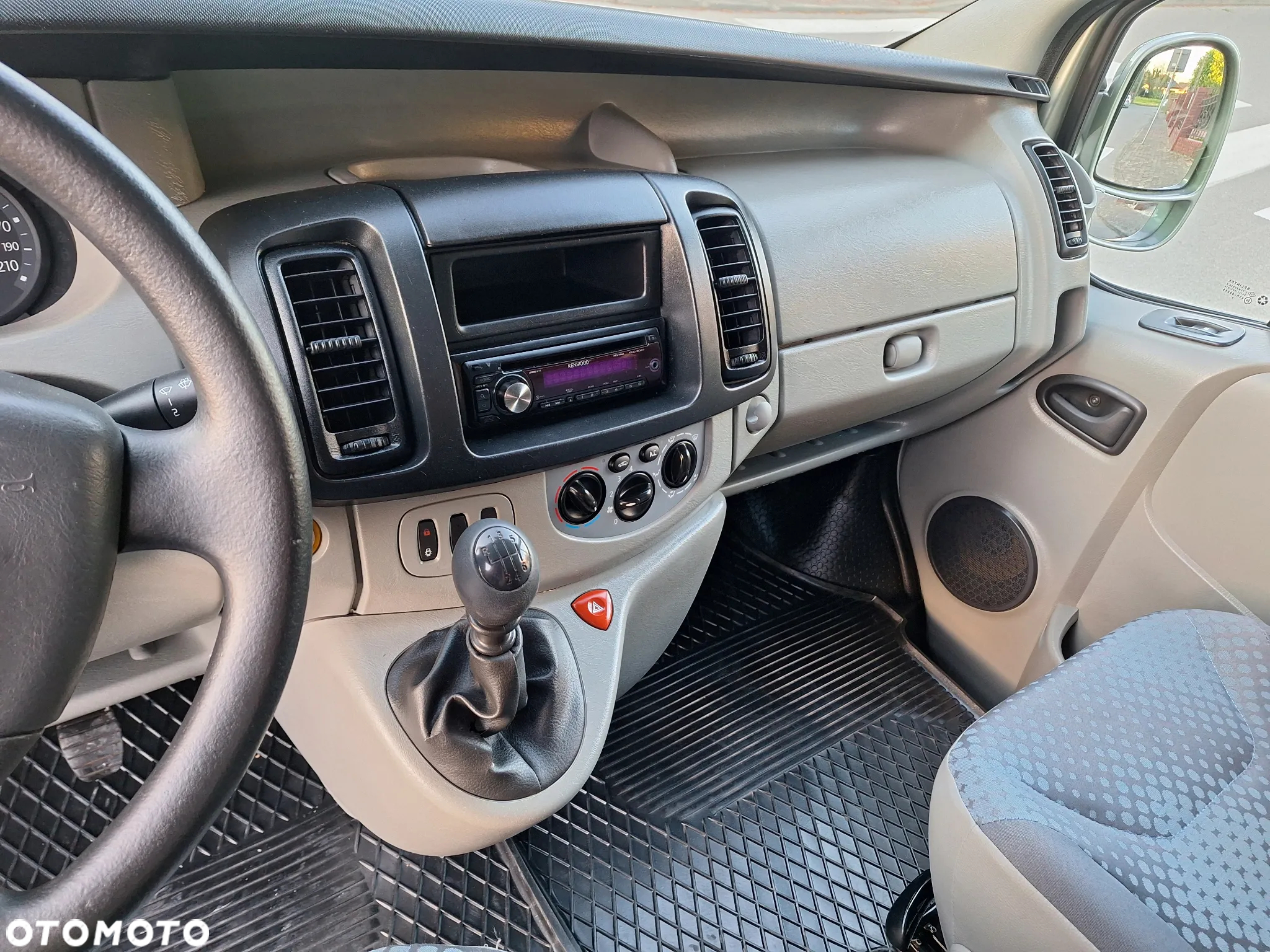 Renault Trafic - 16