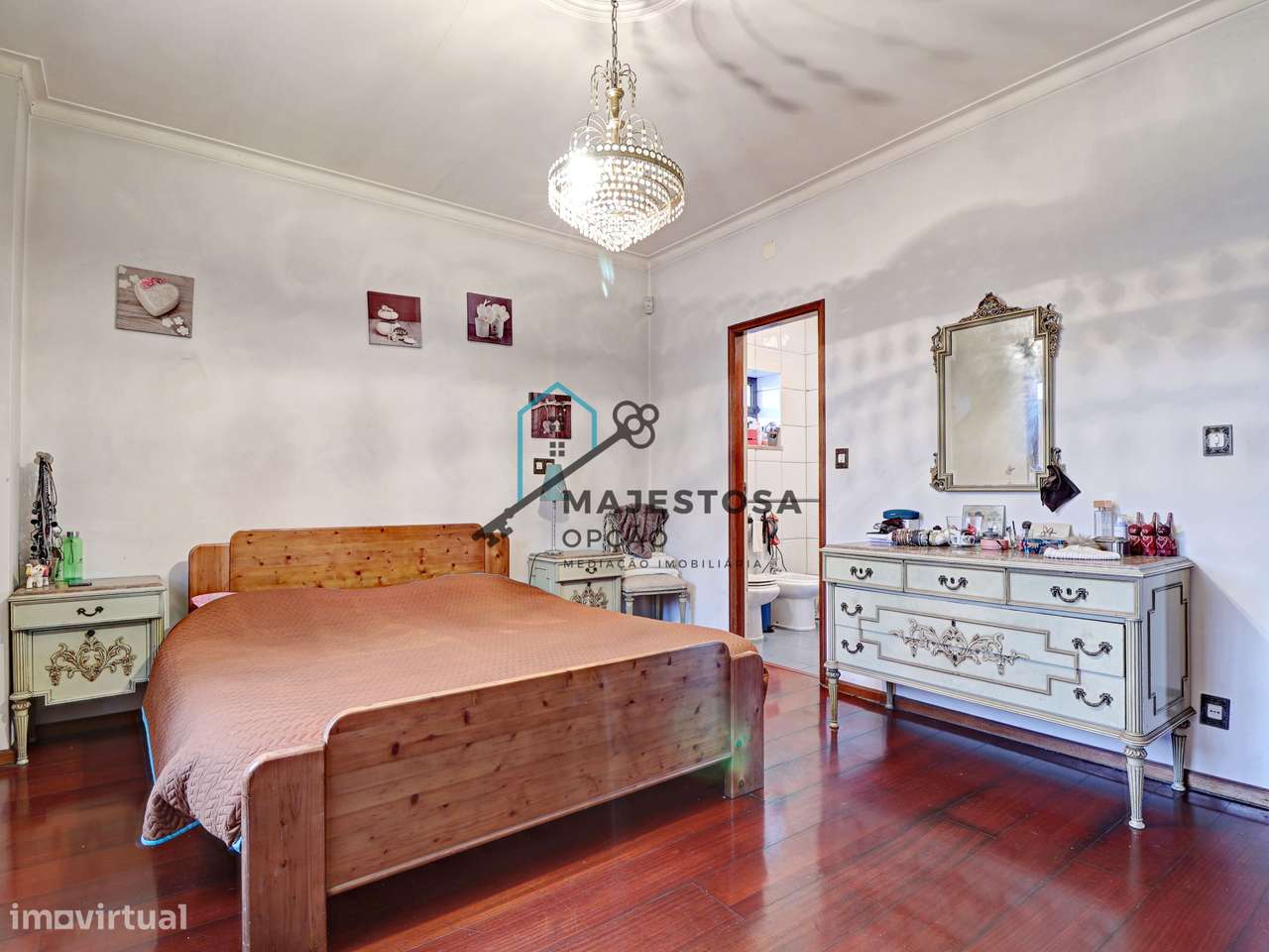 Moradia T5 com Piscina na Rua Padre Cruz, Maximinos-14