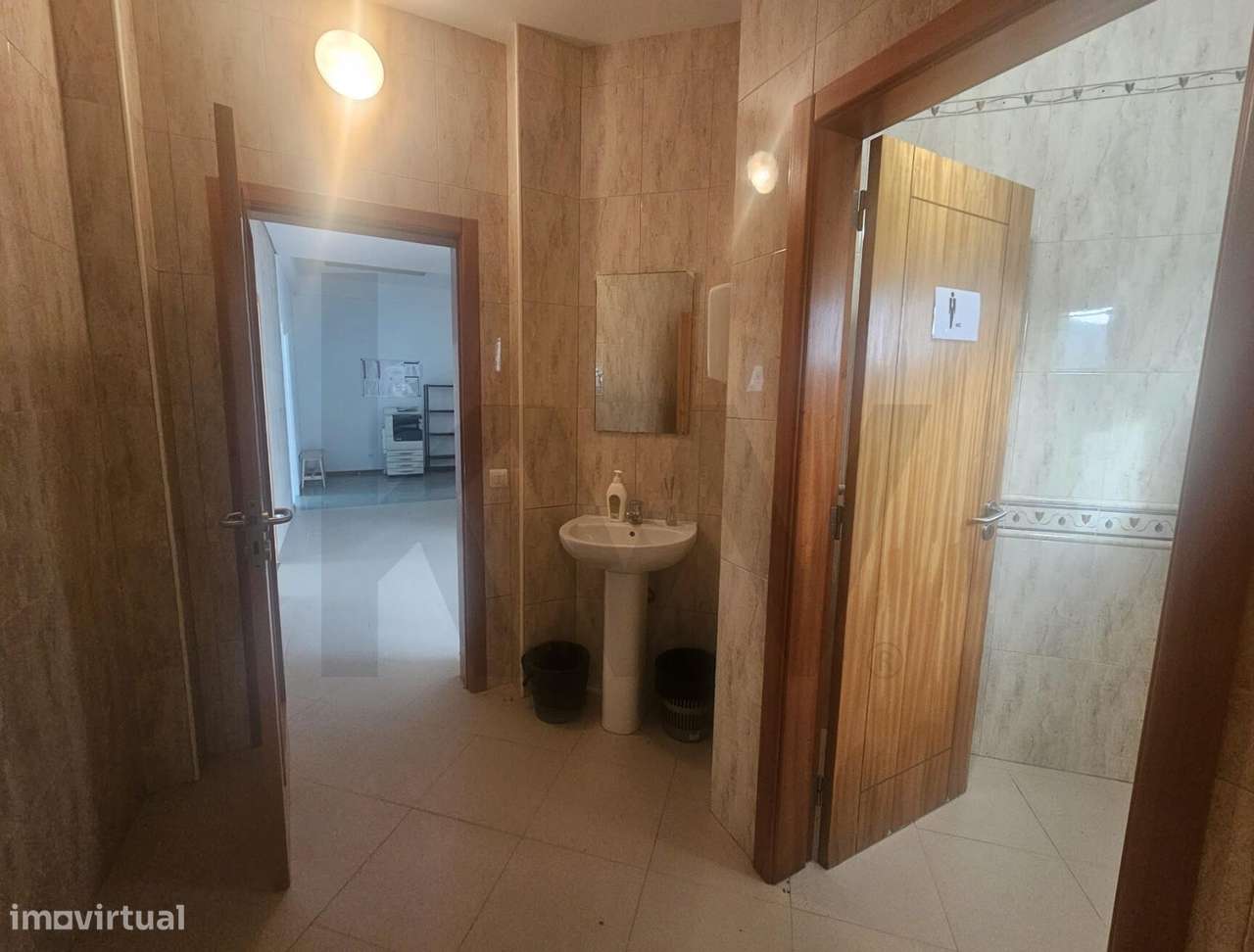 Armazém 767m2 com terreno 1854m2-29