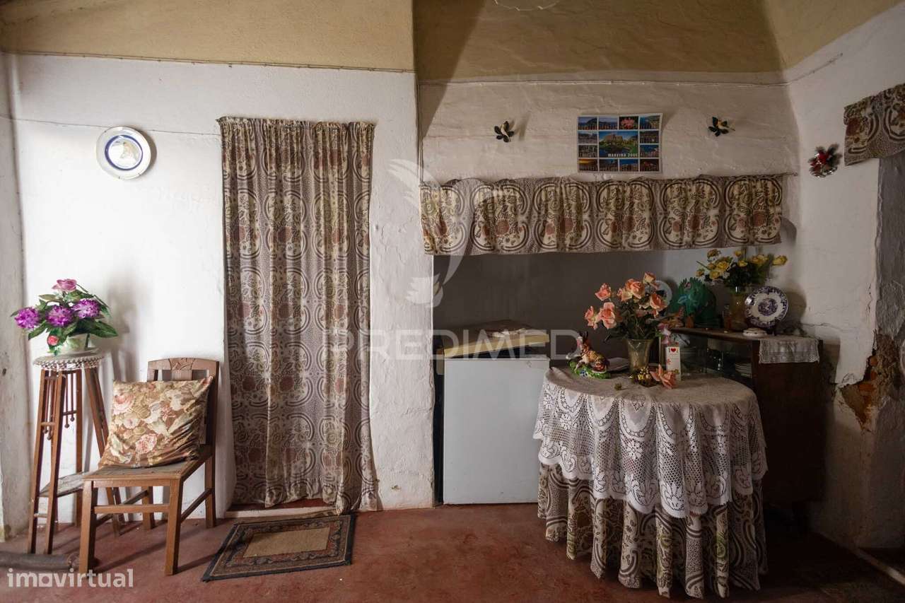 Moradia Típica Alentejana T2 + T2 com pomar no centro do Alandroal... - Grande imagem: 5/35