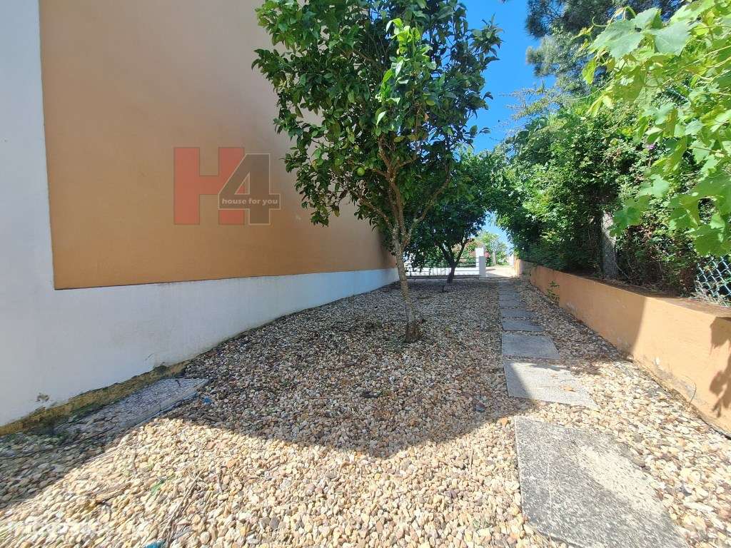 Moradia T4 com piscina inserida num terreno de 670m2 - Setúbal (OFE...-39