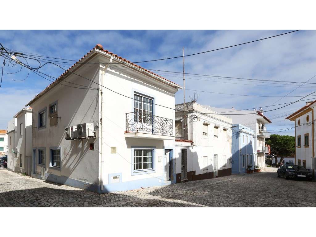 Prédio para Habitação no Centro do Sítio da Nazaré Excelente Oportu...-13