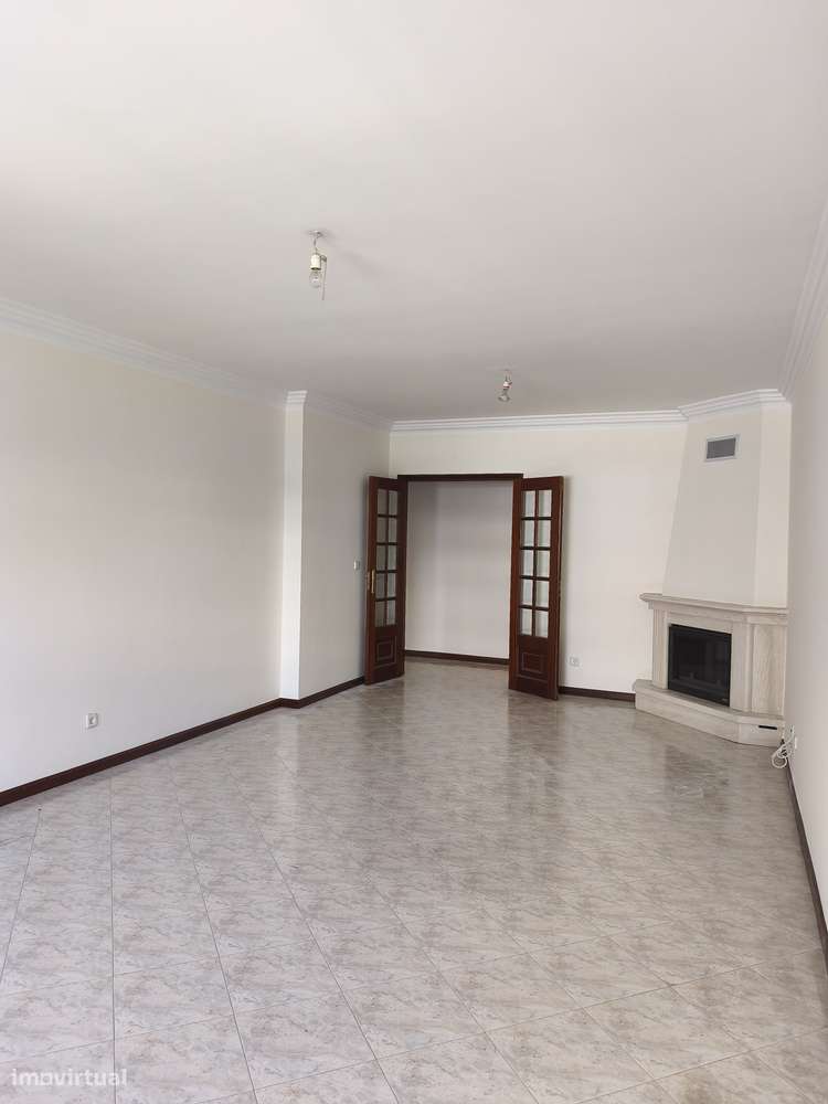 T2 Sintra, Urbanização da Cavaleira, Boas Áreas, Parqueamento.-10