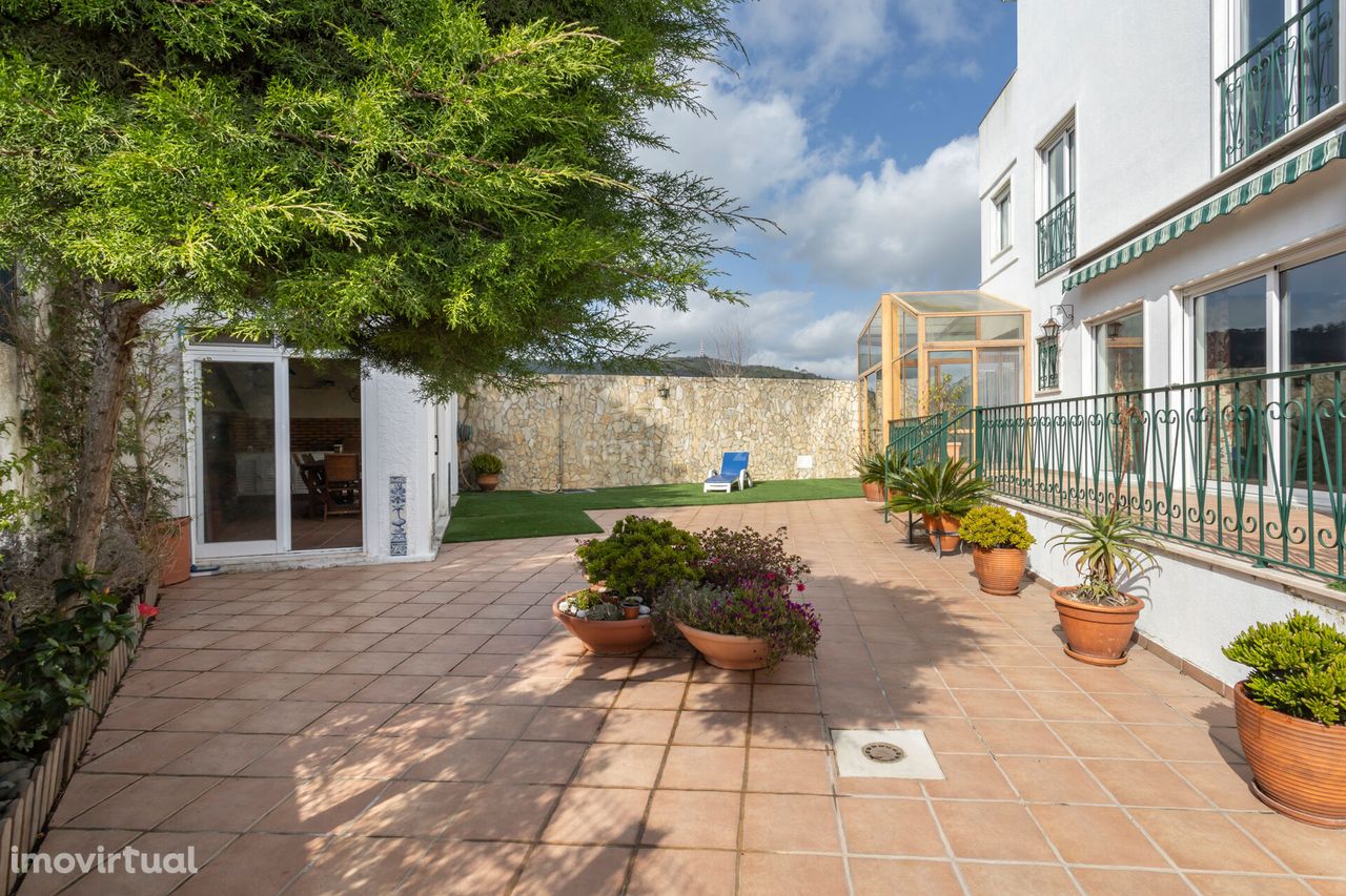 Moradia T5 com Piscina e Jardim em zona Nobre, Bairro do Liceu, Setúba