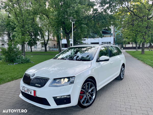 Skoda Octavia Combi 2.0 TDI DSG RS - 2