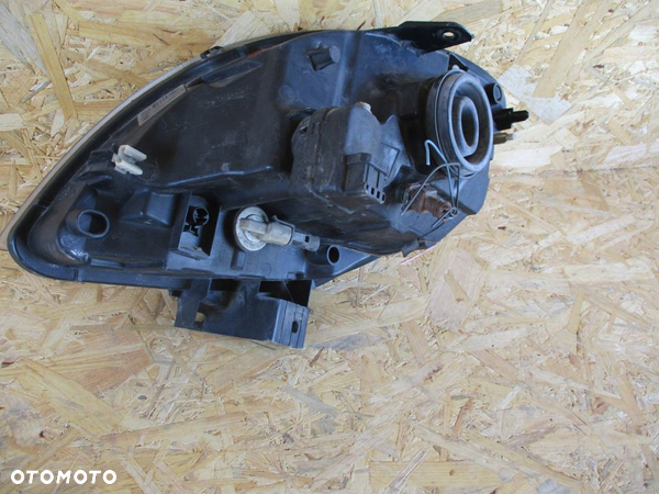 REFLEKTOR LAMPA PRAWA RENAULT KANGOO 03-08 - 2