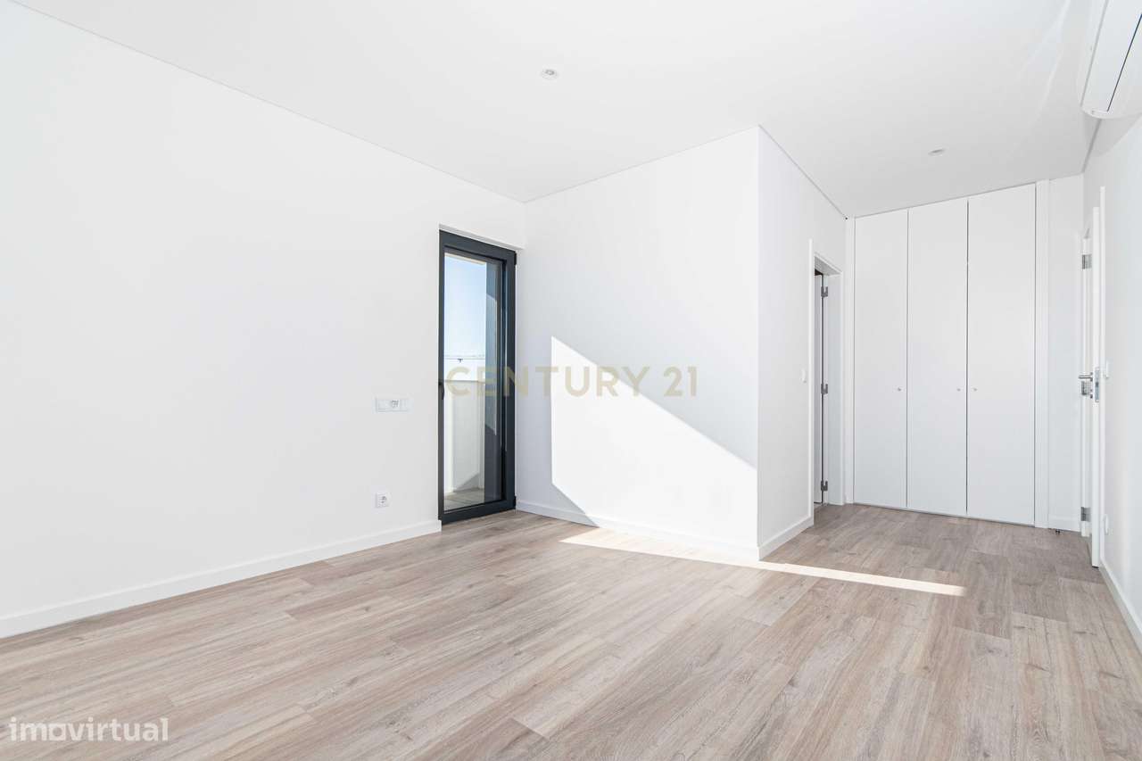 Penthouse T5 de luxo com vista rio – Carnaxide-11