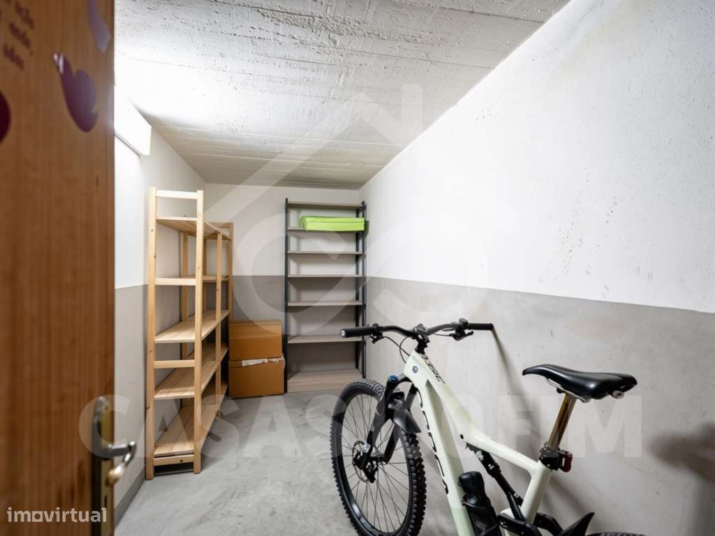 Apartamento T3 renovado com garagem e vista para Leiria.-18