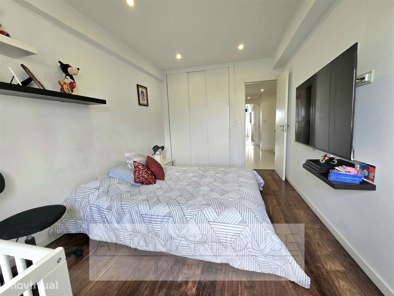 T2 Remodelado com Box para 2 Carros | Open Space 37m² | Vista Verde |-3