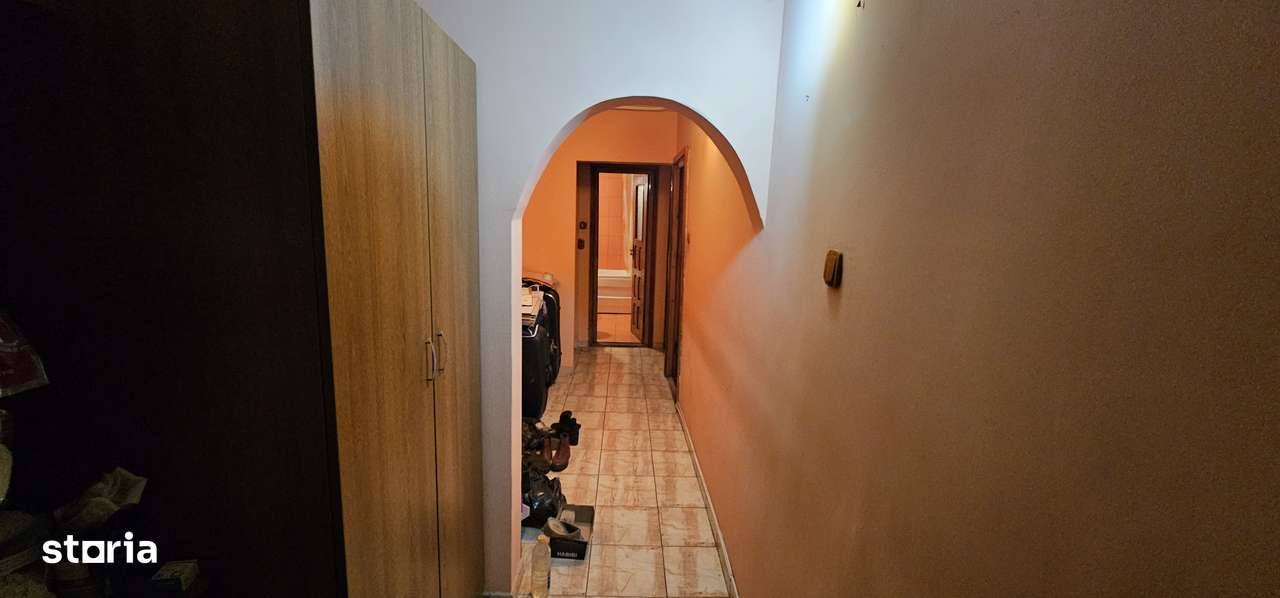 Apartament cu 3 camere decomandat zona Nicolina prima stație Podul ros-5