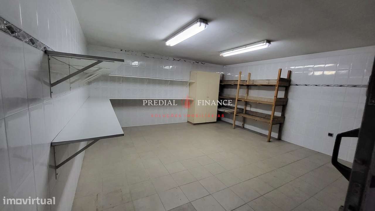 Moradia T4 com Jardim, Terraço, Garagem Dupla e Área de Barbecue — Exc-28