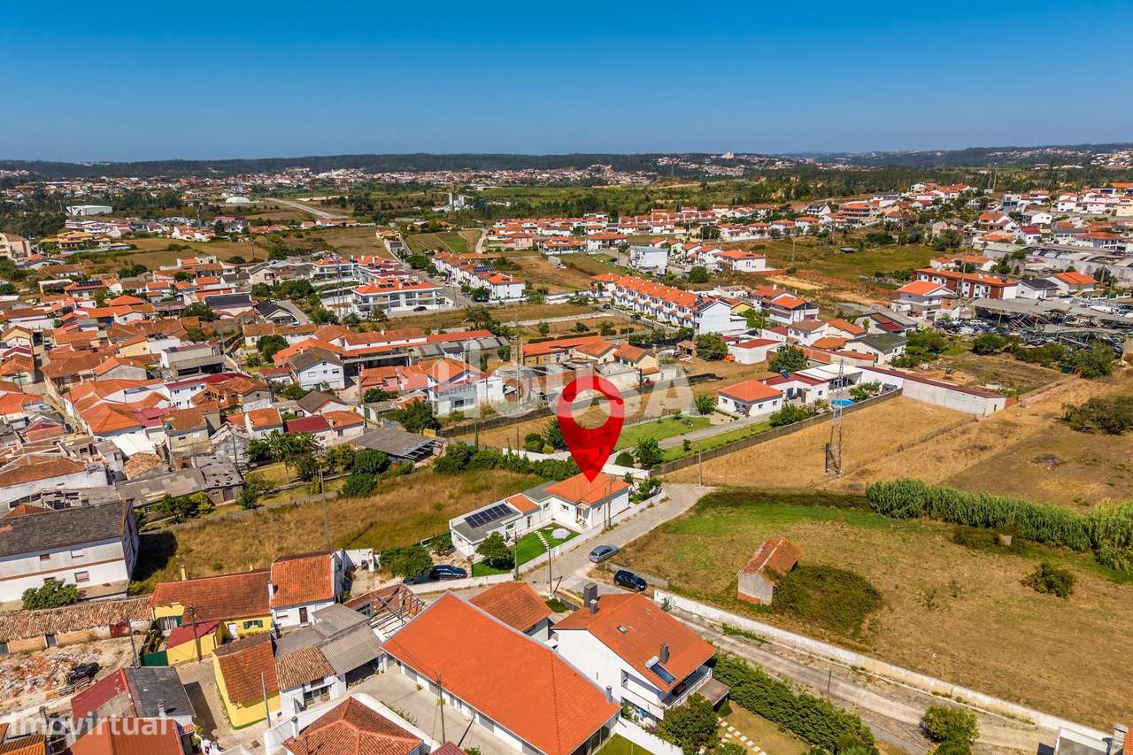 Moradia T4 térrea totalmente renovada na Gândara dos Olivais-53