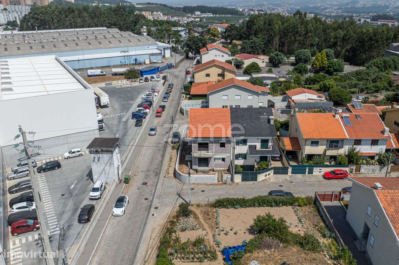 Terreno com Moradia em Construção T3 - Pedroso, Vila Nova de Gaia - Grande imagem: 4/24
