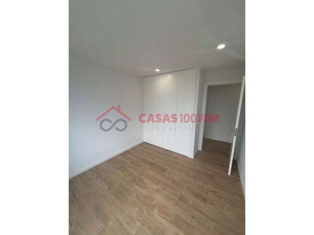 Apartamento T3 novo com varandas e vista castelo em Leiria-14