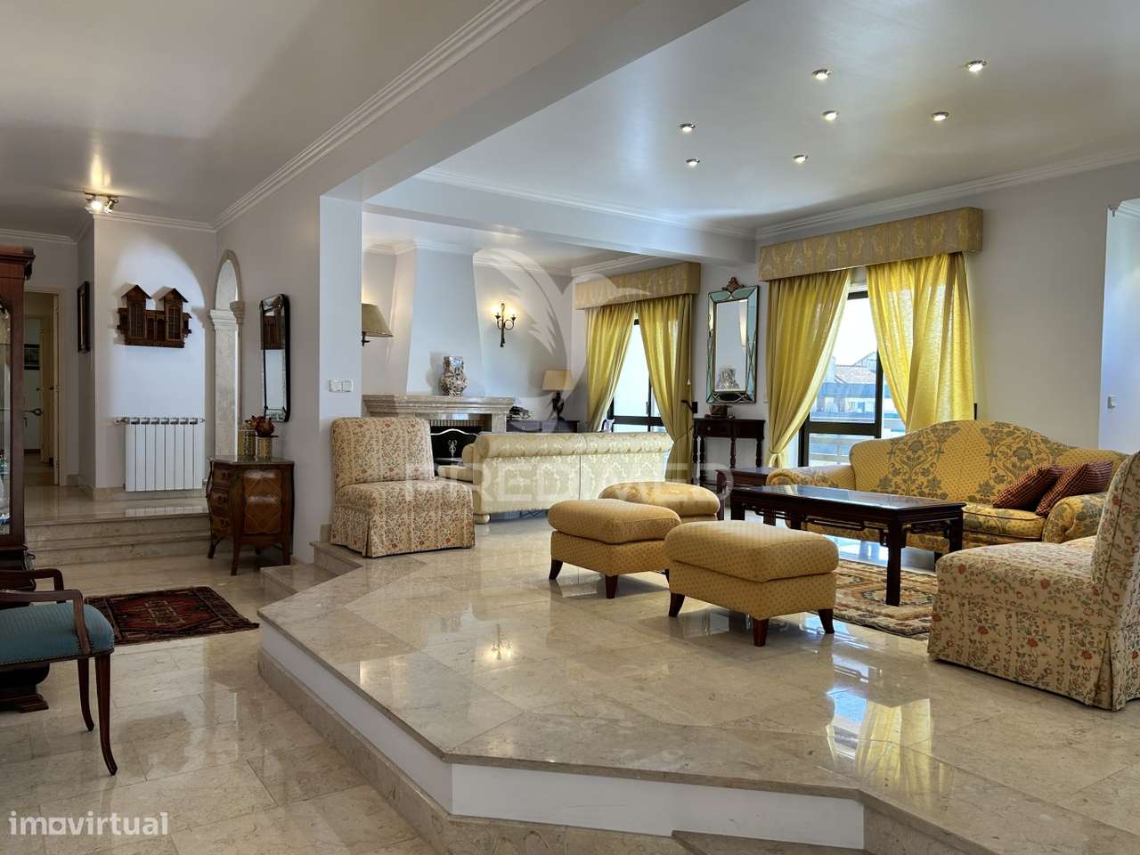 Luxuoso Apartamento T5 no Coração de Leiria com Vista para o Castelo - Grande imagem: 1/34