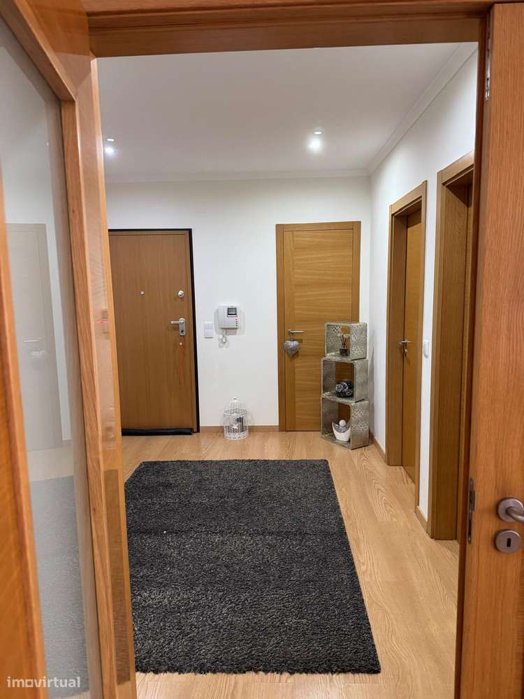 Apartamento T3 com 3 casas de banho e garagem-47