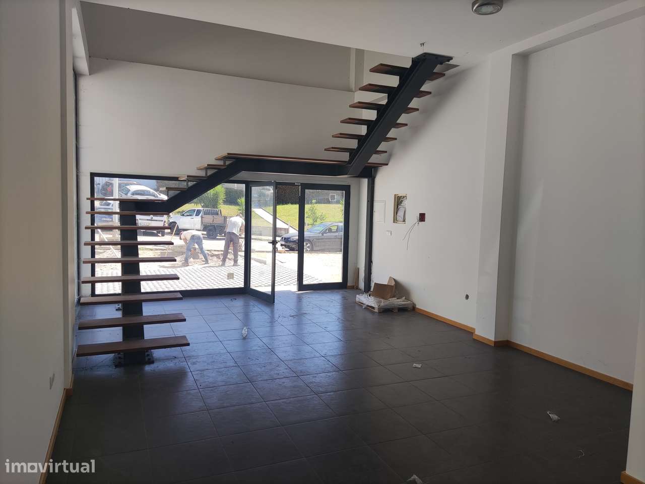 Armazém na Zona Industrial do Socorro - Grande imagem: 2/18