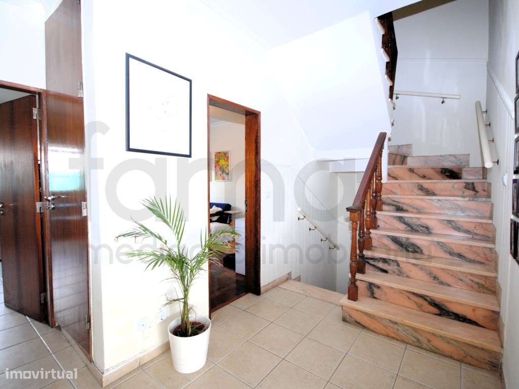 **Oportunidade Única: Moradia T6 à Venda!**-28