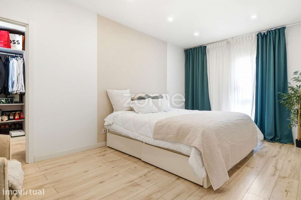 Moradia T5 localizada em Ramada, Odivelas-14