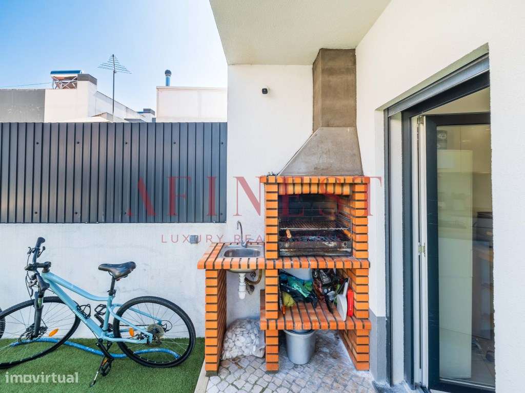 MORADIA T3+1 MODERNA EM FERNÃO FERRO | 2023 | LOGRADOURO PARA 3 CARROS - Grande imagem: 4/48