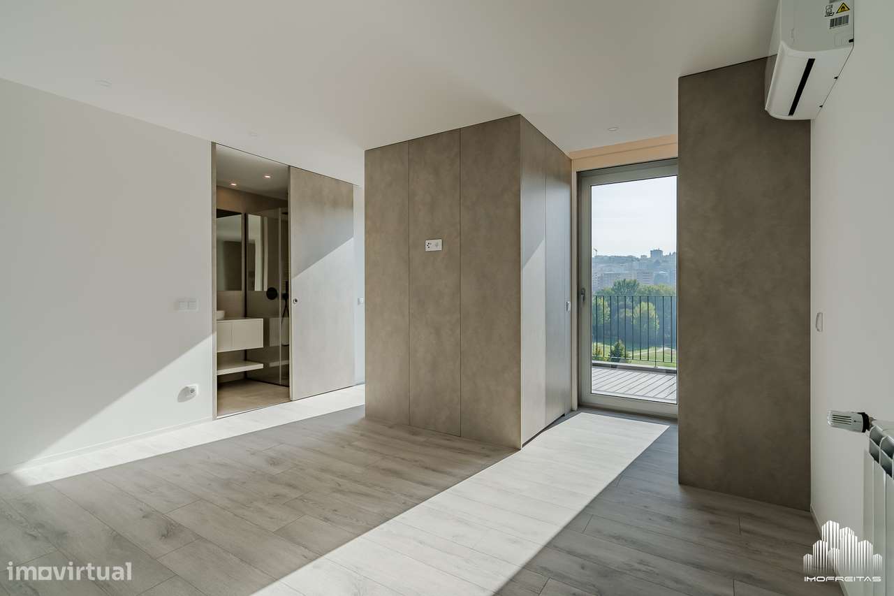 Fantástica Penthouse T4 com três Frentes e um Terraço de 120m2!-18