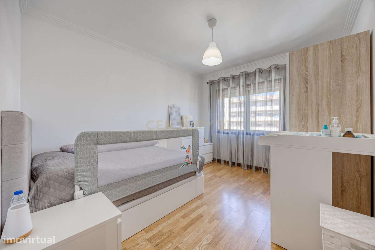 Apartamento T3 com varanda e Box fechada-21