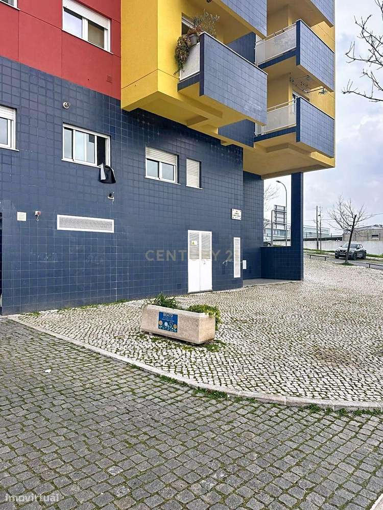 Apartamento T2 com Vista Panorâmica em Beato, com vigilância no condôm-20