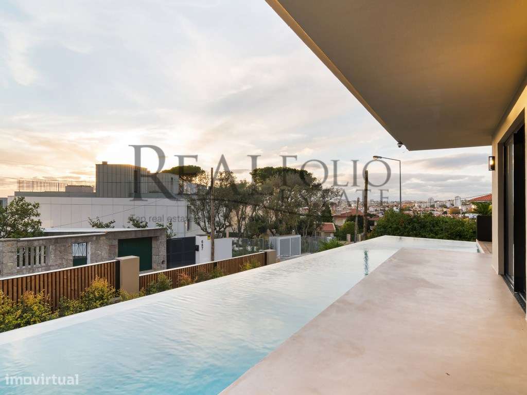 Moradia T5 com acabamentos de luxo e vista panorâmicas sobre a Baia...-47