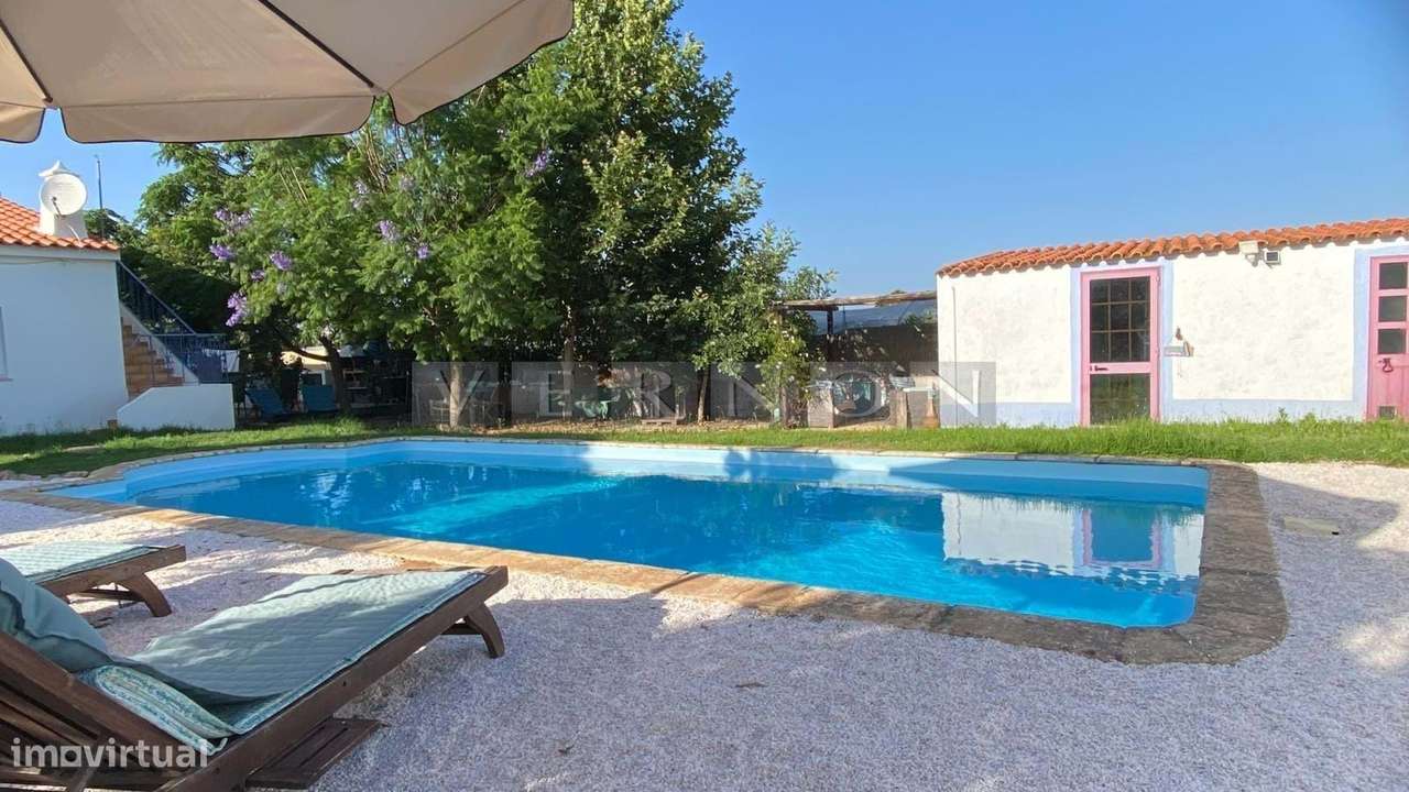 Charmosa e espaçosa moradia com 3 quartos e piscina para venda entre L-34