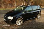 Volkswagen Touran 2.0 FSI Highline - 12