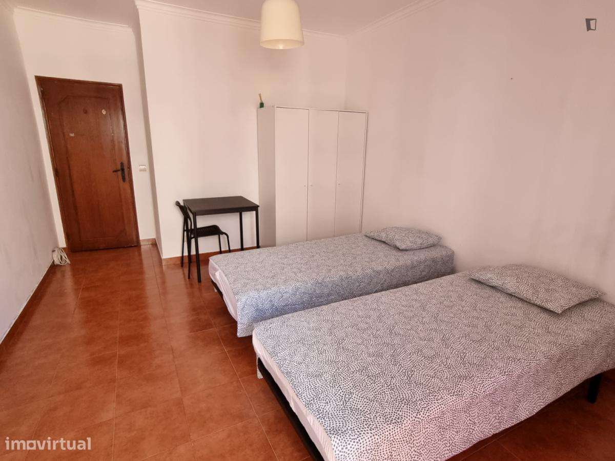 Quarto - localizado em Amadora Lisbon - Grande imagem: 3/10