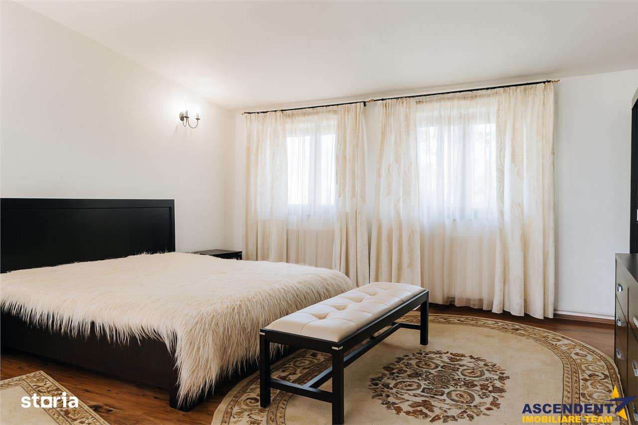 Tur LIVE!Casa cu arhitectura traditionala, curte spatioasa,foisor,Ruca - Imagine principală: 5/20