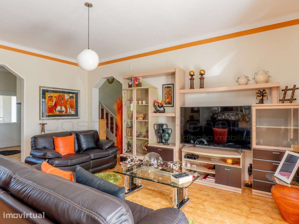 Moradia T4 a minutos dos acessos da A8 e perto das praias de região-4