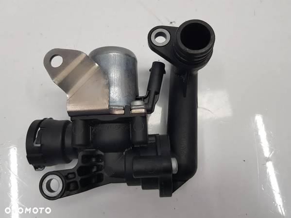 Zawór pompa wody obudowa termostatu Mercedes W205 C63 AMG GT S205 M177 A1772030064 - 2