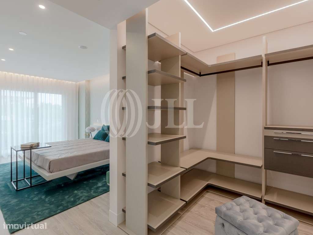 Apartamento T3 com varanda e garagem em Algés Oeiras-11