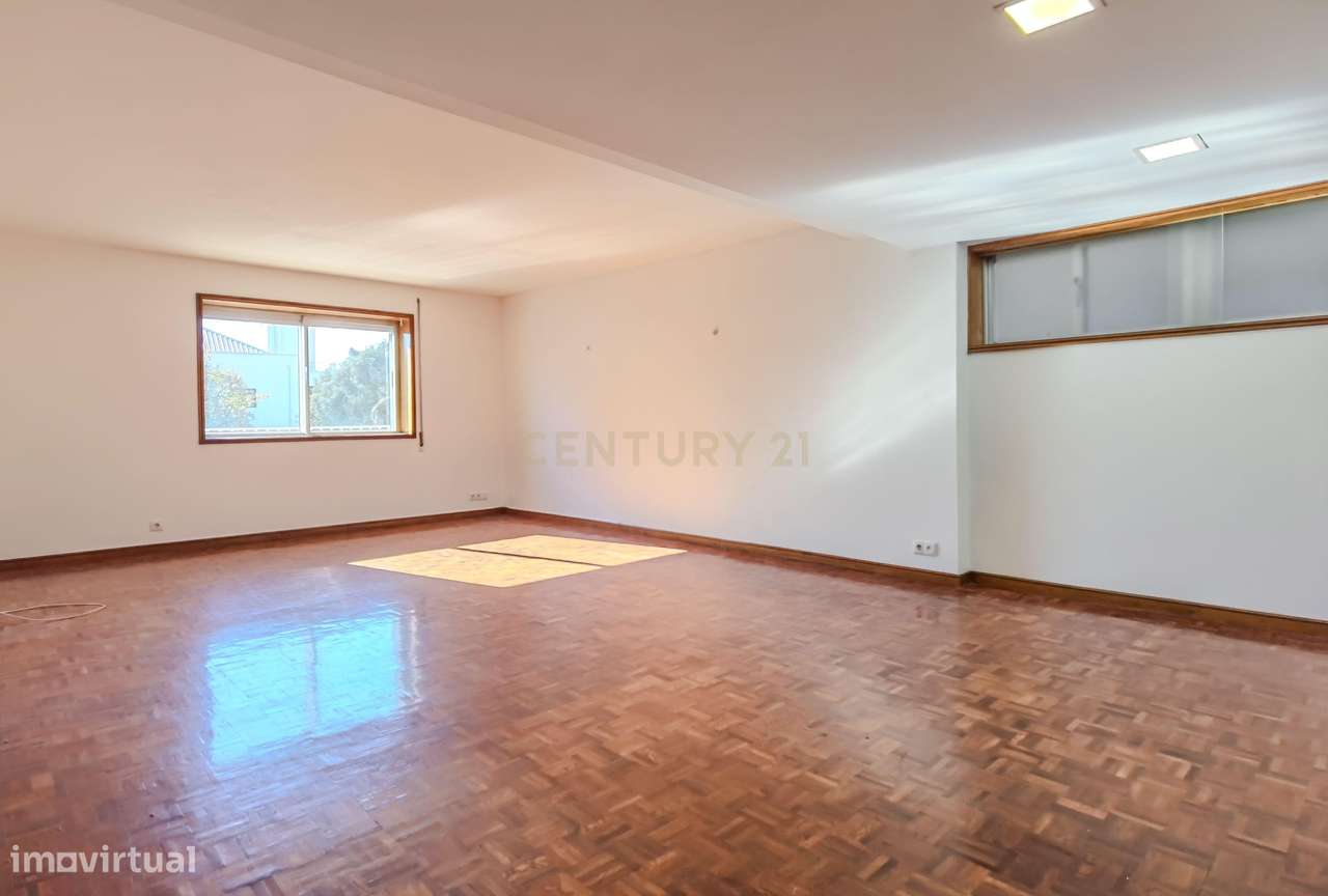 T4 com 3 Suítes, Terraços e Estacionamento – Rua António Patrício | Lo - Grande imagem: 4/31