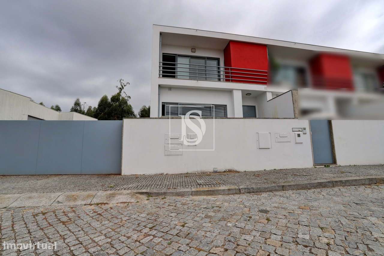 Moradia T3 com espaço exterior e garagem - Nogueira - Maia-42