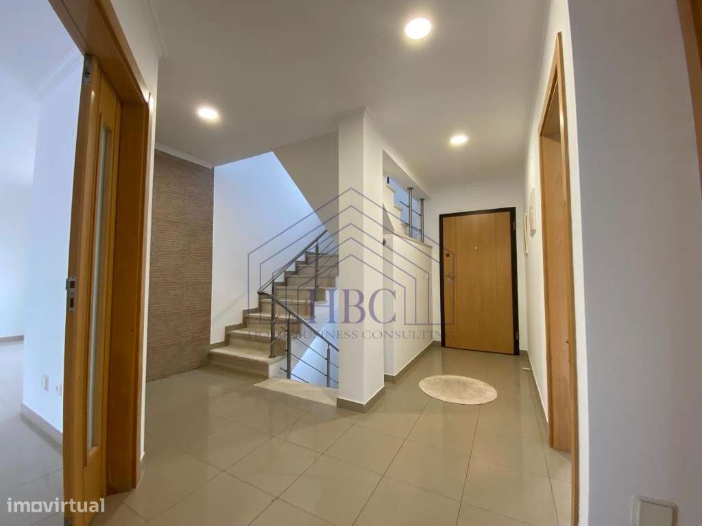 Moradia T5 Moderna e Remodelada no Feijó - Espaço, Conforto e Exclu...-11