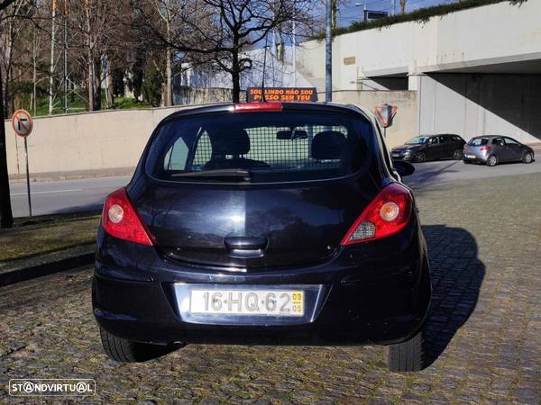 Opel Corsa Outro - 13