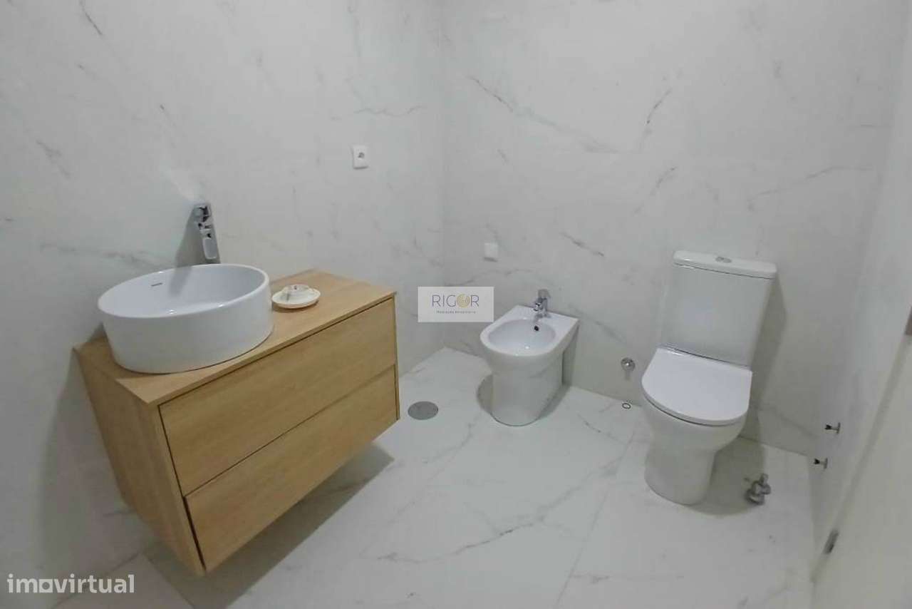 Apartamento T3 novo com varanda à Santa Rita, pronto a habitar-15